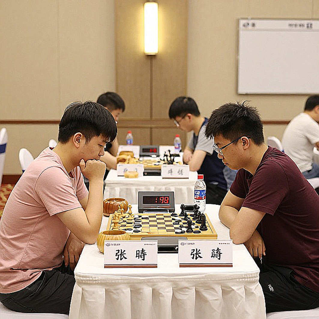 Gukesh ngồi bàn 4, Humpy dẫn đội nữ Ấn Độ: lời giải xếp bàn ở Olympiad cờ vua
